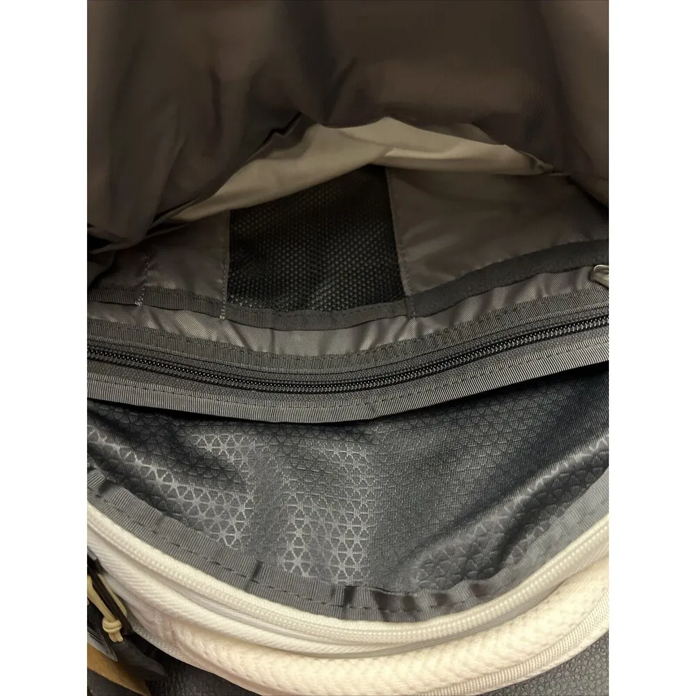 The North Face Unisex Borealis Laptop Backpack Gardenia White New w/tag - Image 5