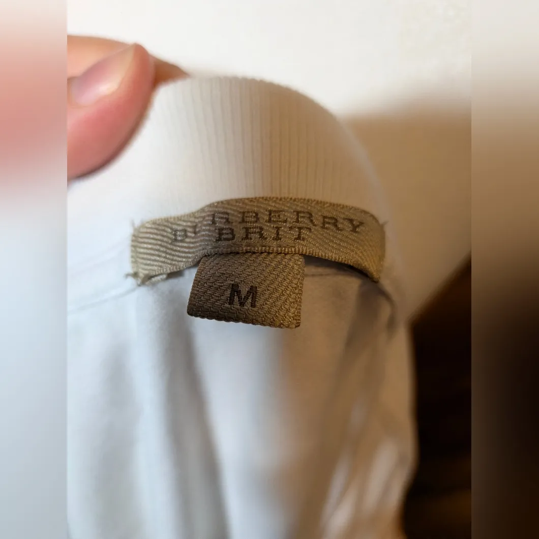 Burberry WOmen's Cap Sleeve Polo Shirt Size Medium - Image 5