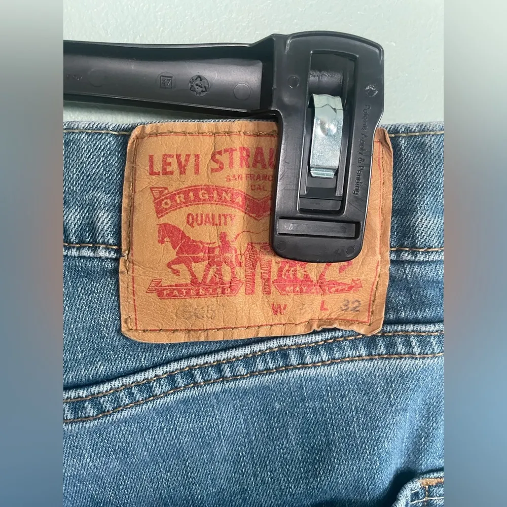 Levi’s Women’s 505 Blue Denim High Waisted Cutoff Shorts Sz 31 - Image 5