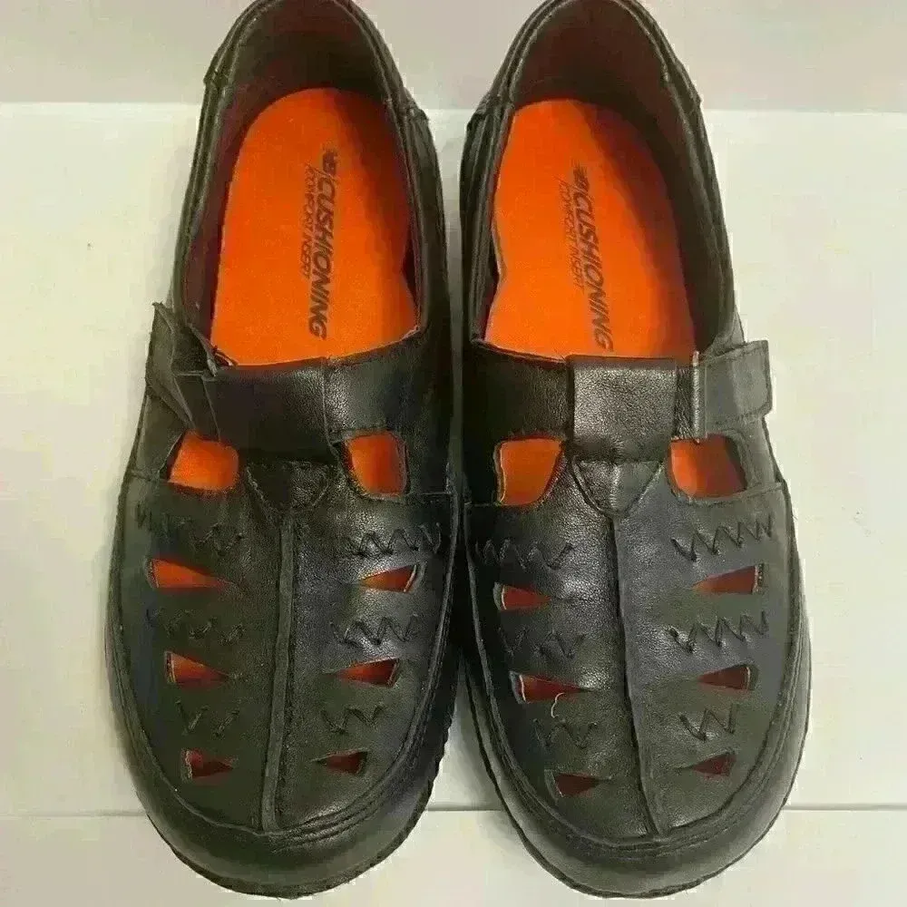 NEW BALANCE Mary‎ Jane Flats in Black, Size 7.5 - Like New - Image 2