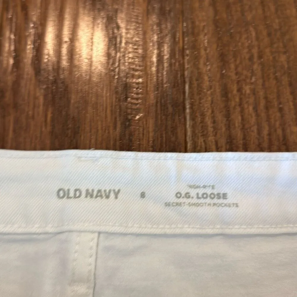 Old Navy white OG loose high ride raw hem Jean shorts 8 7” inseam - Image 3