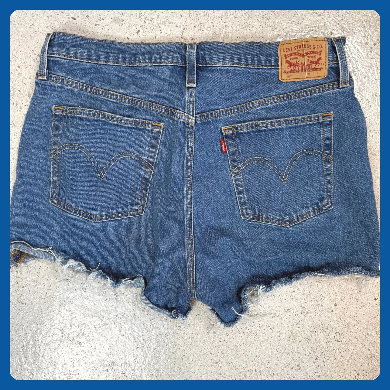 Levi's 501 Denim Shorts Women's Size 34 Blue Jean Cut Off Frayed Hem‎ Casual - Image 3