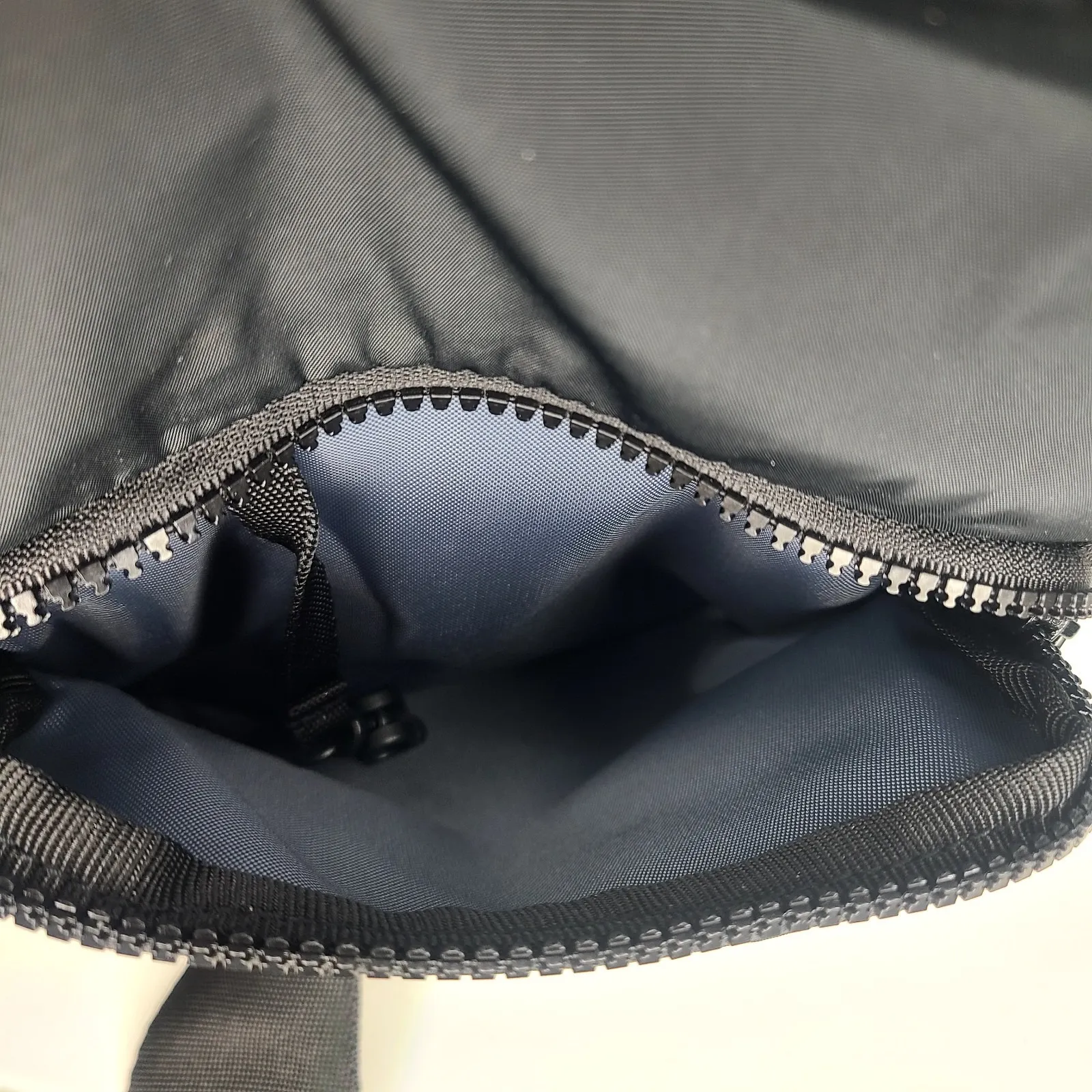 adidas Unisex Essentials 2 Small Crossbody‎ 5L Sports Sling Bag Black - Image 6