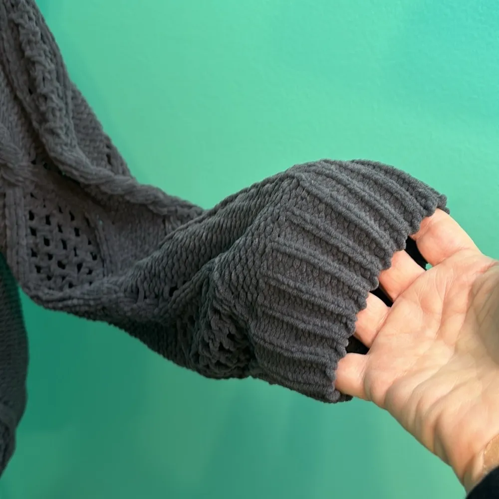 Paper Crane  cold shoulder crochet style sweater - Image 4