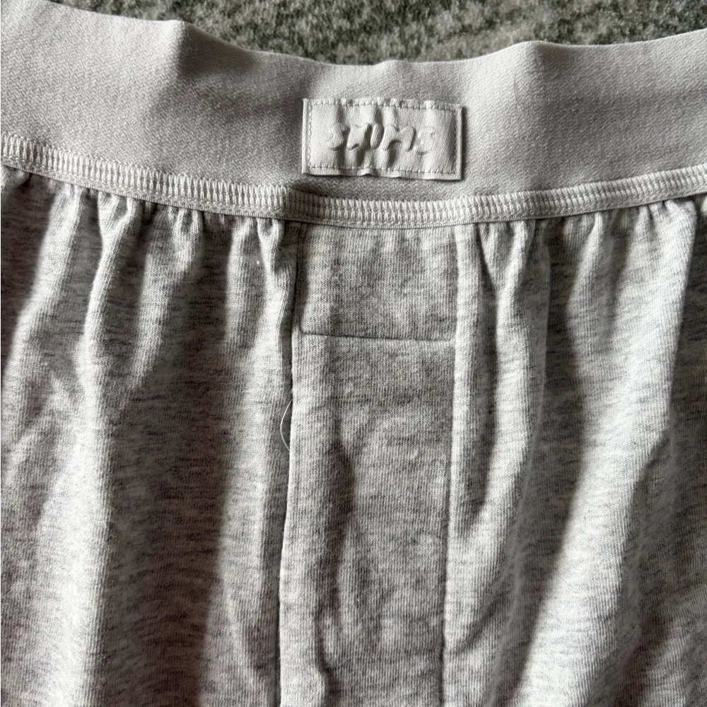 Skims Boyfriend Loose Shorts - Image 3