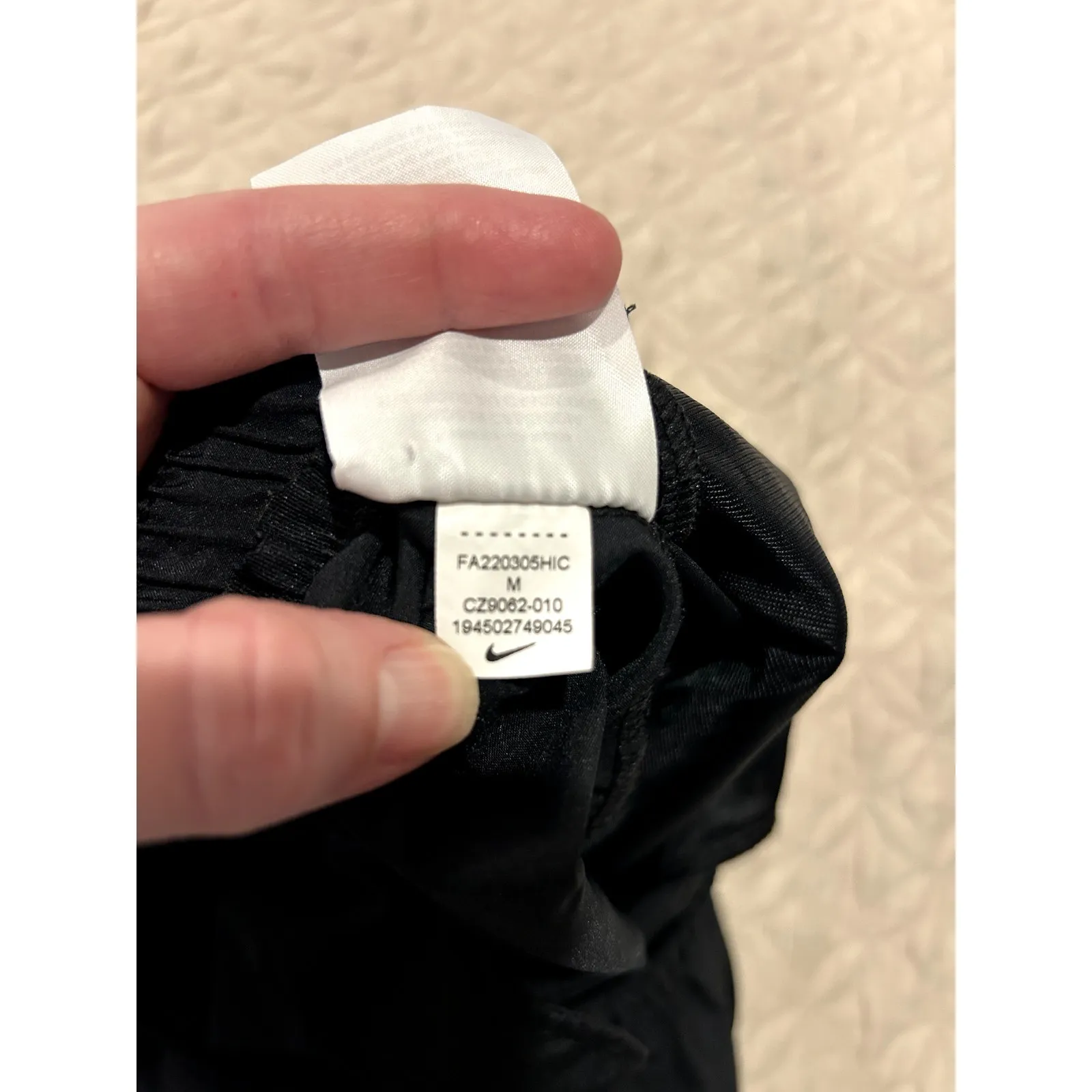 Nike Women's Running Shorts Size M Back Pocket Front Pockets - Image 3