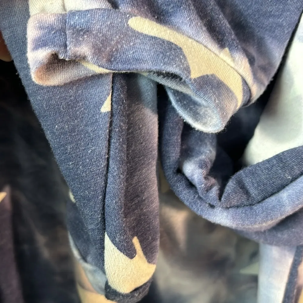 Altar’d State 2 piece lounge set in star tie dye size small. - Image 6