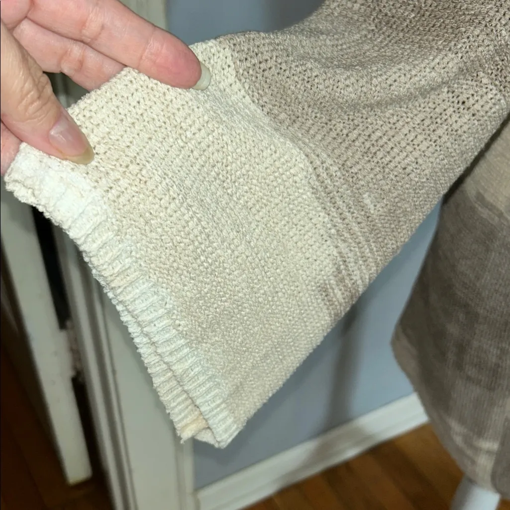 Dana Buchman Beige and Brown Knit Top - Image 3