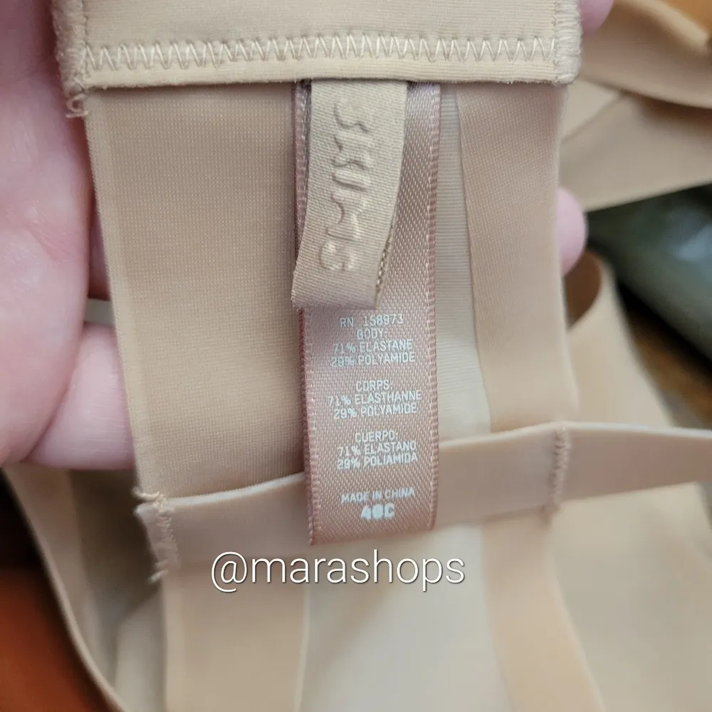 Skims Naked plunge bra - Image 7