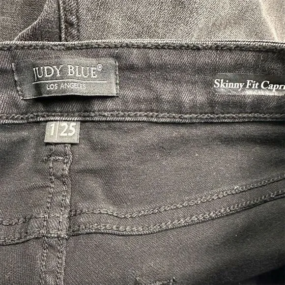 Judy Blue Women's High Rise Skinny Fit Capri Jeans Size 25 Black Distressed - Image 4