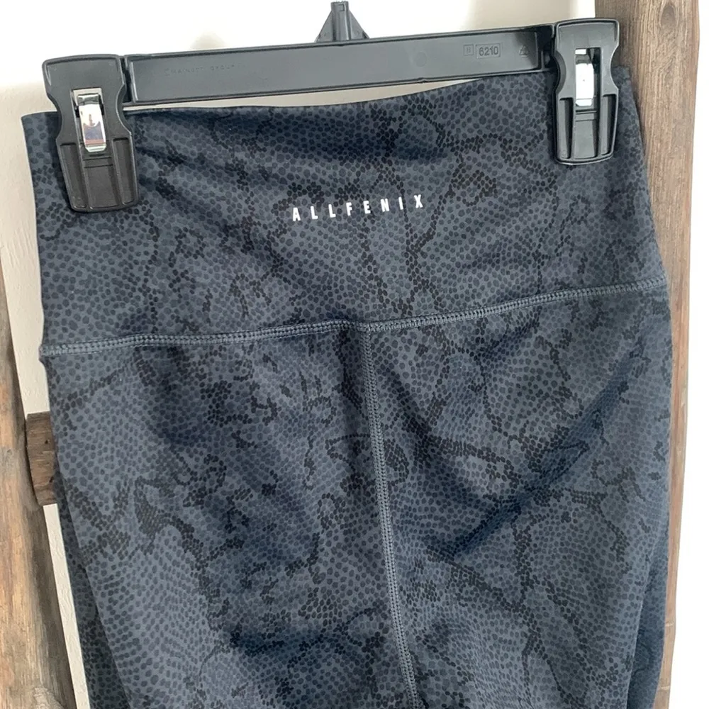 All Fenix Womans animal print dark blue sport active yoga runner leggings XS - Image 7