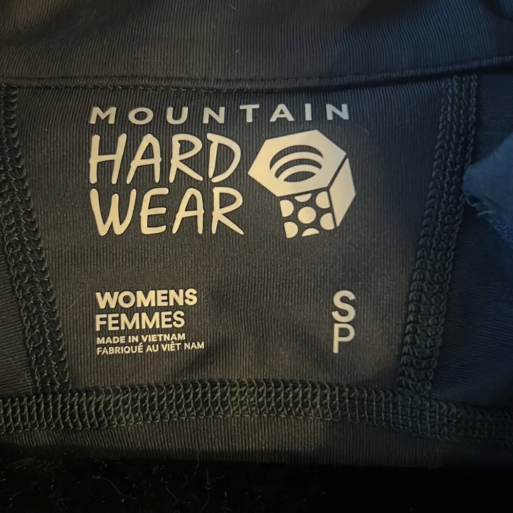 Mountain Hardware NWOT navy with thumbholes - Image 4
