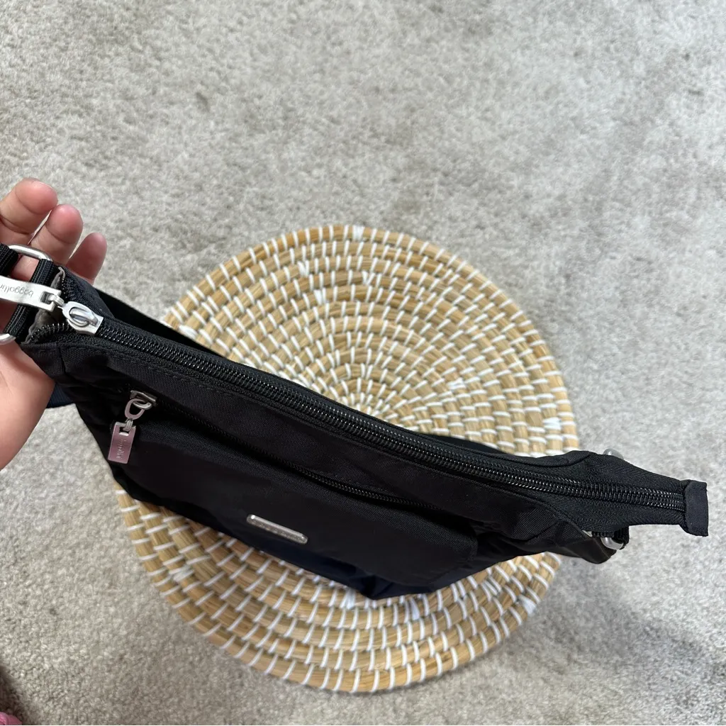 Baggallini Women’s Pocket Town Bagg Crossbody Bag Travel in Black - Image 7