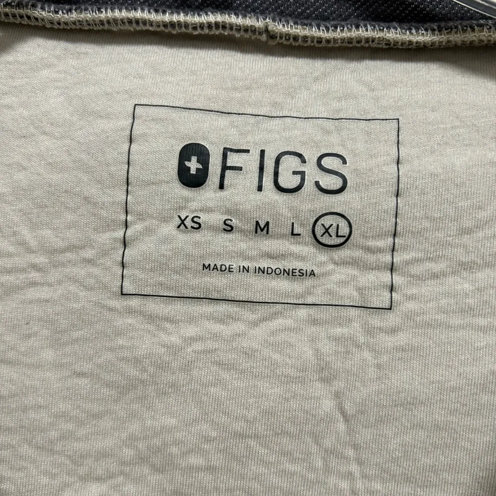FIGS límited Edition Neoprene Pullover in Gray and White - Image 4
