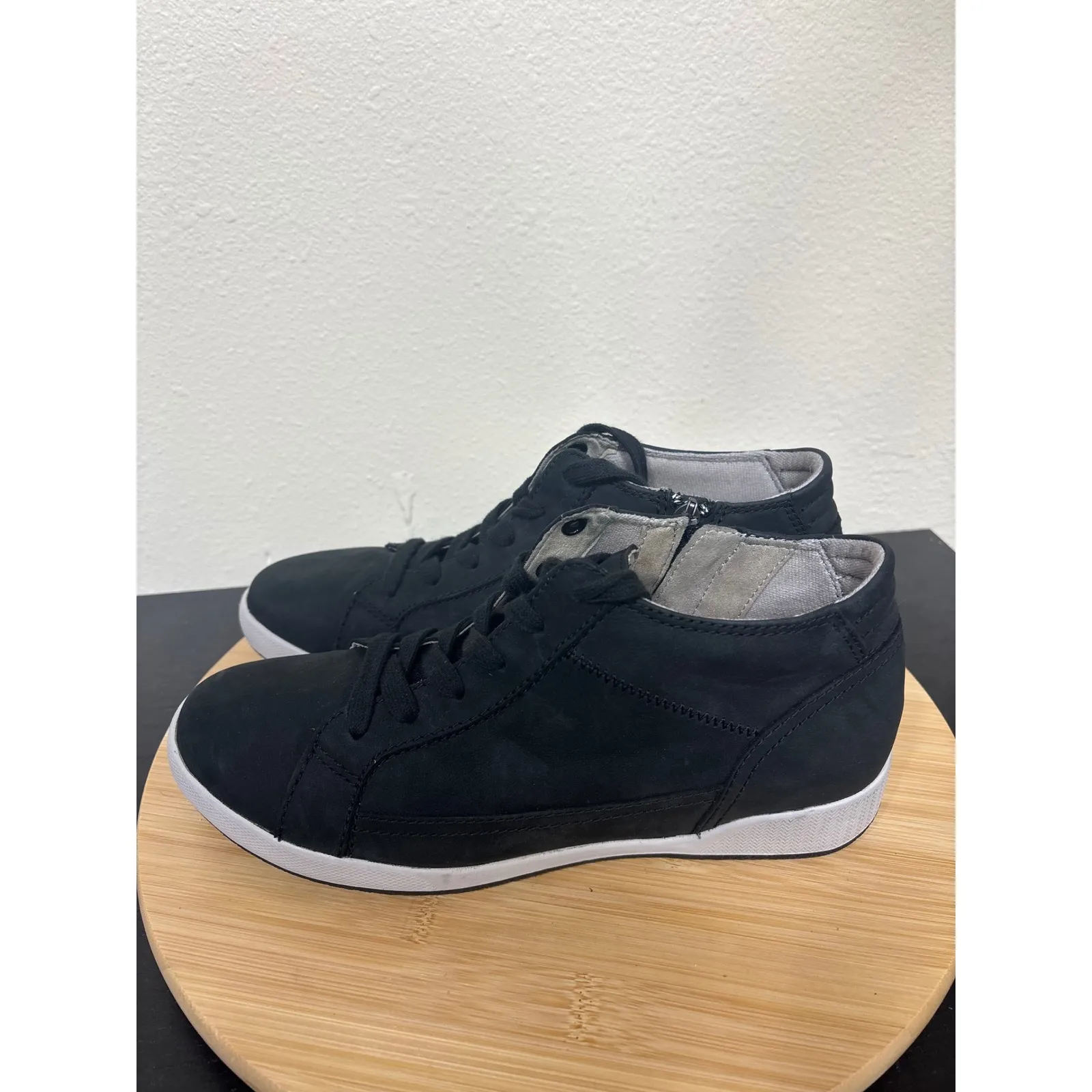 Dansko Onyx Women's 40 Black Leather Mid top Lace Up Side Zip Sneakers - Image 5