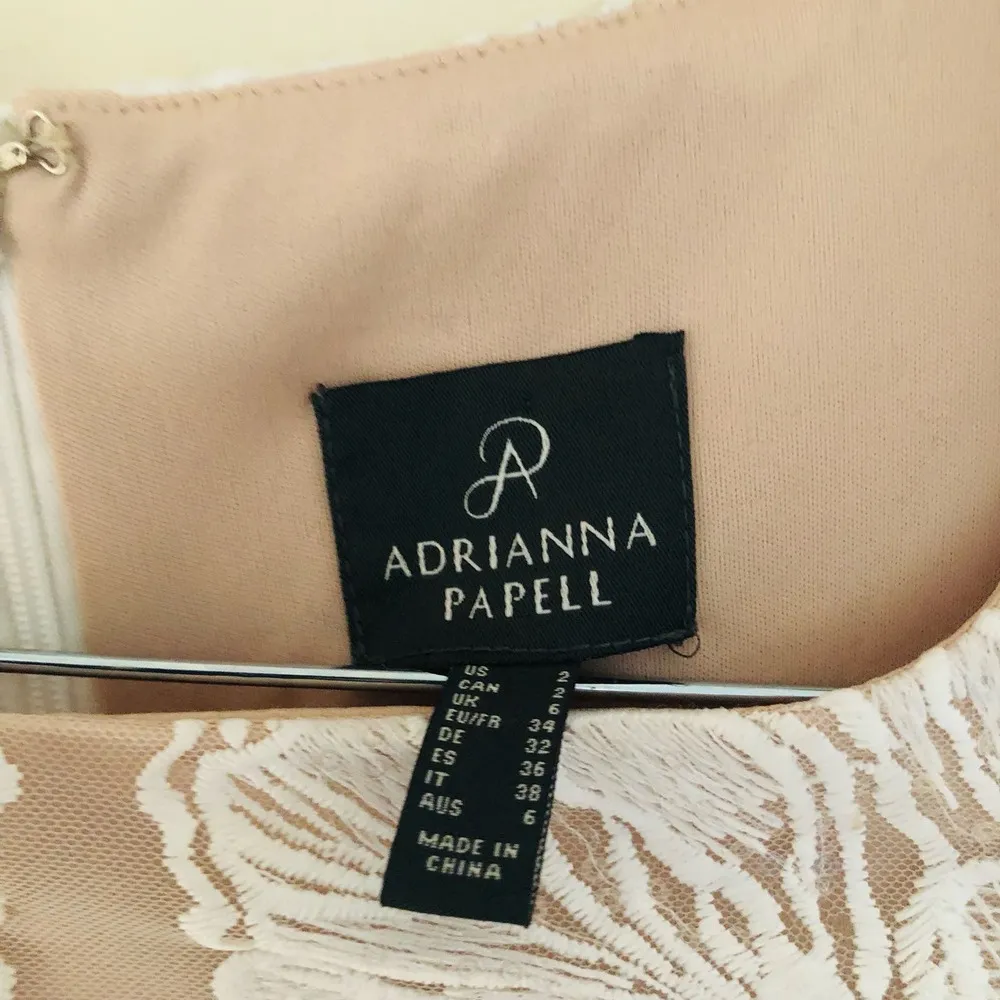 New Adrianna Papell Embroidered Contrast Evening Gown Black Ivory Women's size 2 - Image 10