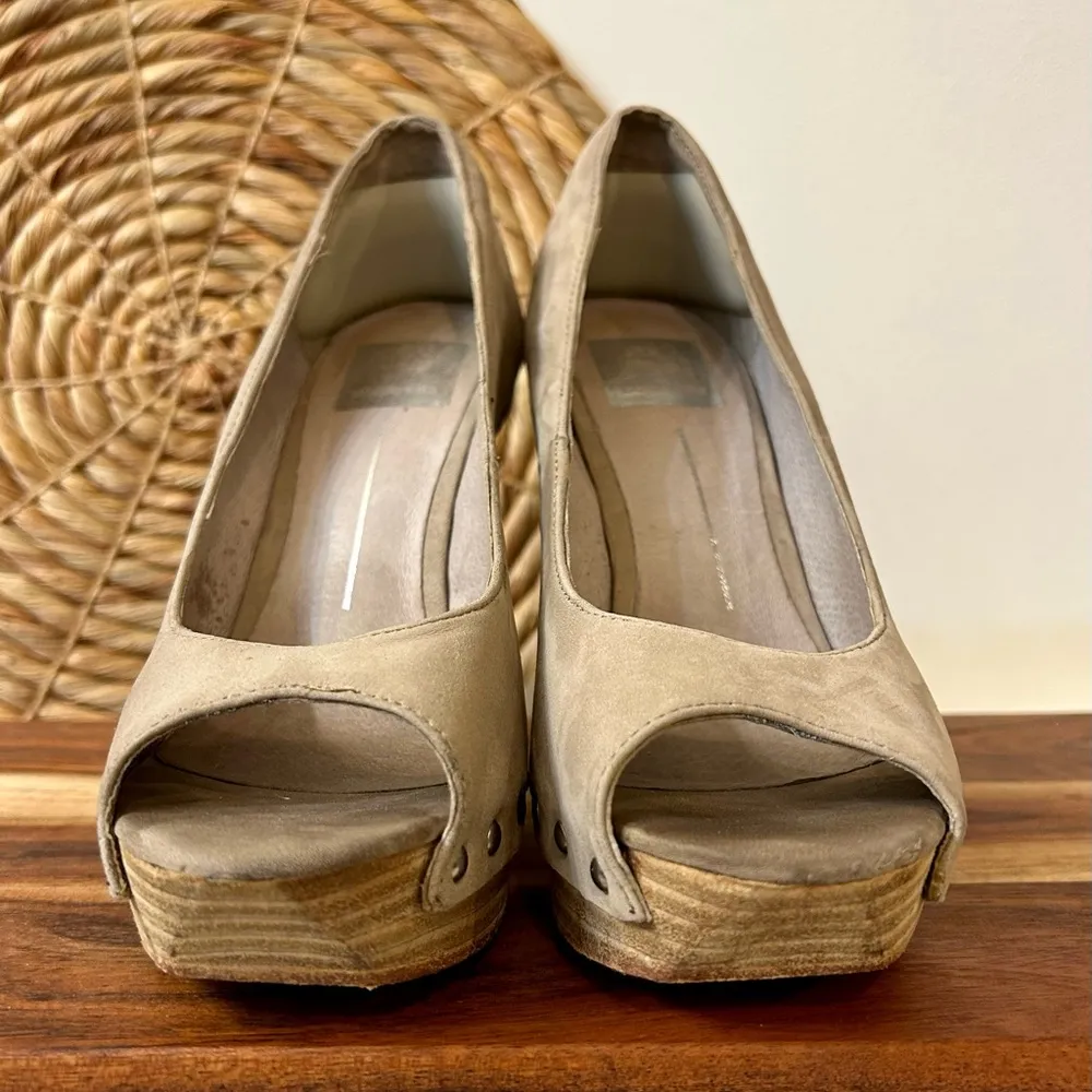 Dolce Vita Apple Studded Nude Modified Peep Toe Wedge Size 6.5 - Image 4