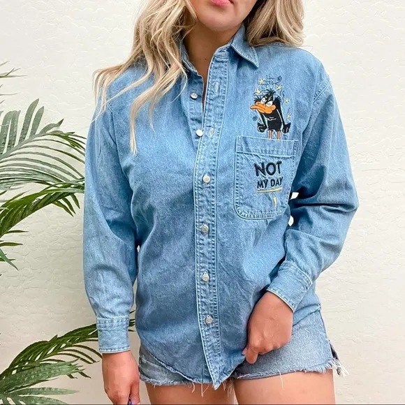 Vintage Warner Bros Daffy Duck Chambray Button Up Size XS - Image 7