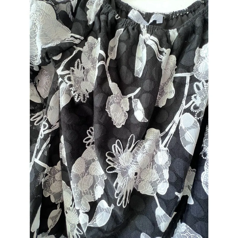 Women's top short sleeve black white floral 3/4 sleeve blouse casual size S. - Image 5