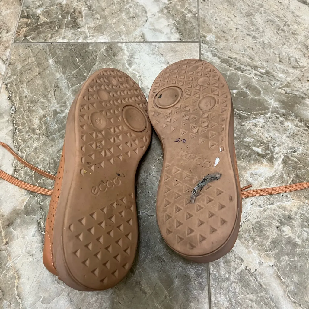 Ecco  Street Tray Perforated Sneaker - Image 7