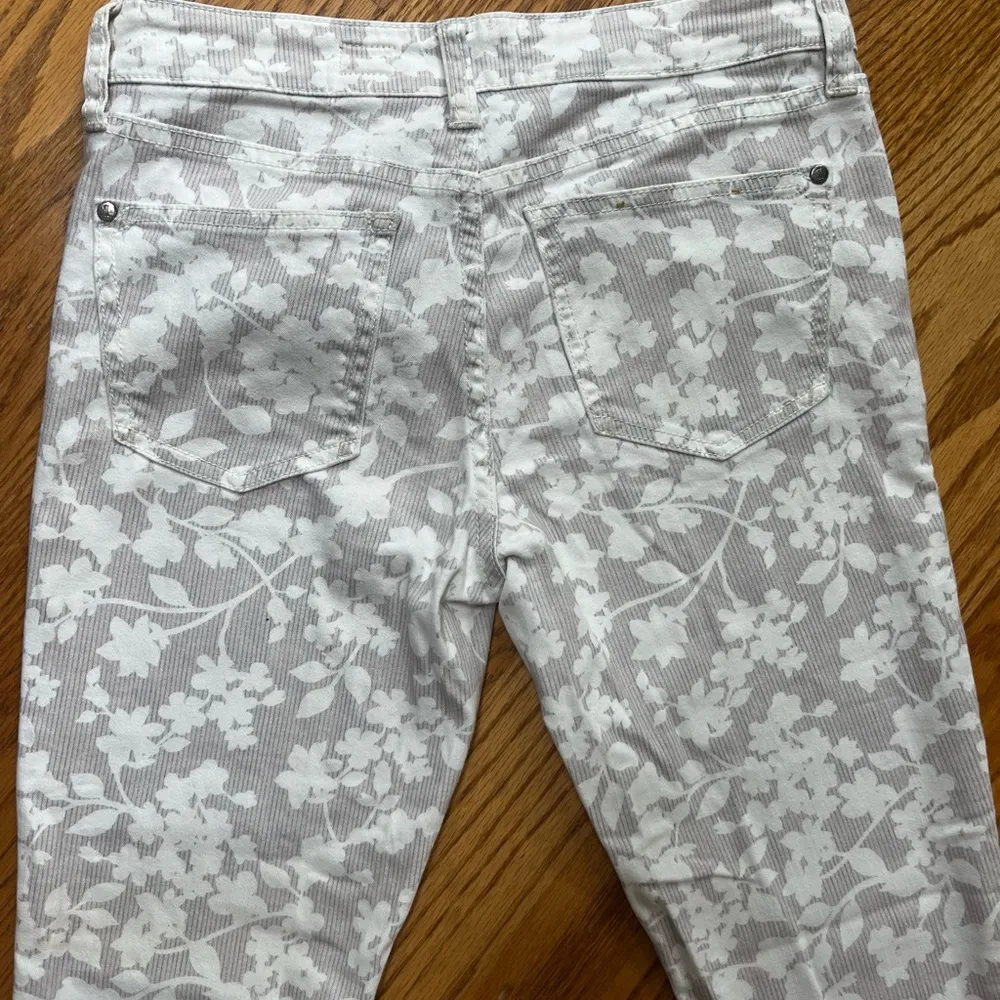 Pilcro straight leg cropped floral jeans - Image 2