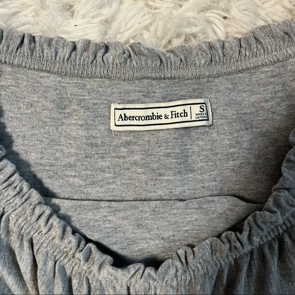 abercrombie ruffle off-the-shoulder grey dress - Image 3