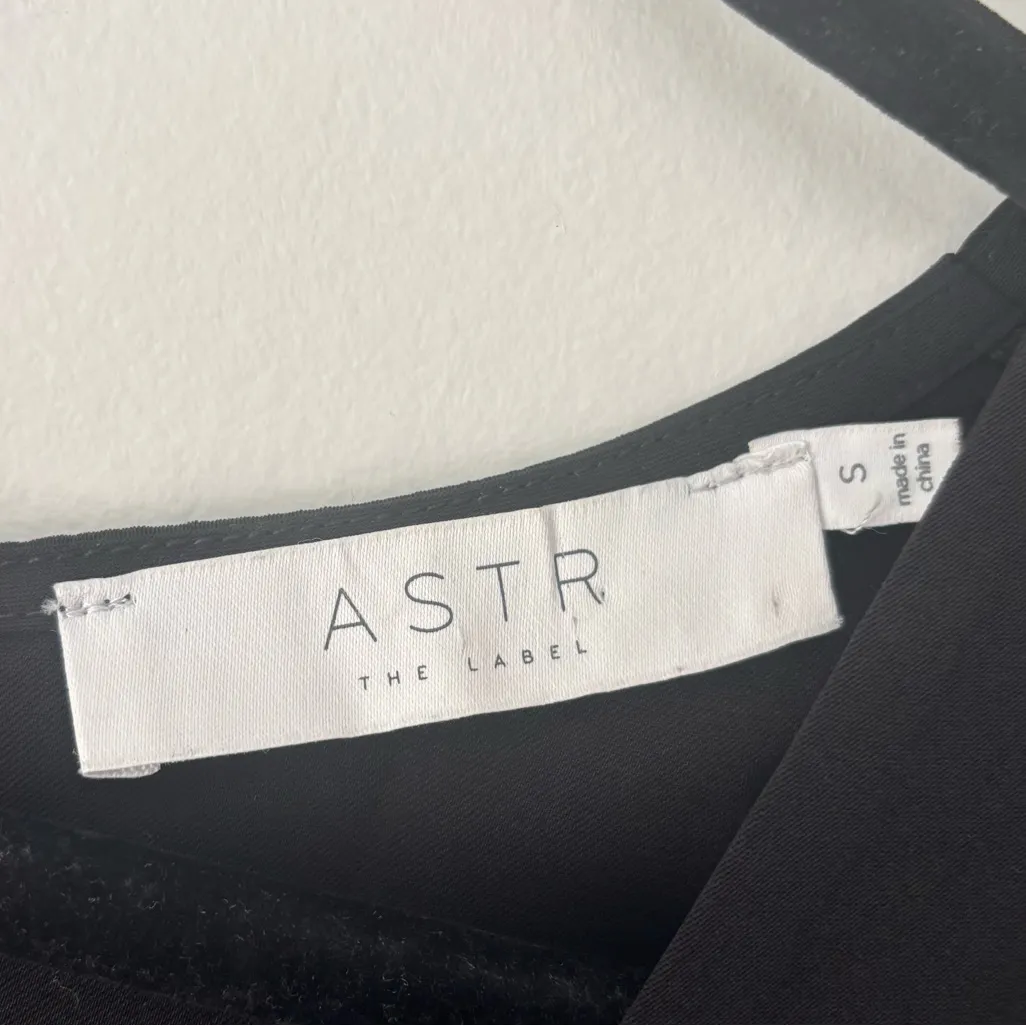 ASTR The Label Black Sleeveless Jumpsuit V Neck Tie Waist Wedding Formal Chic - Image 3