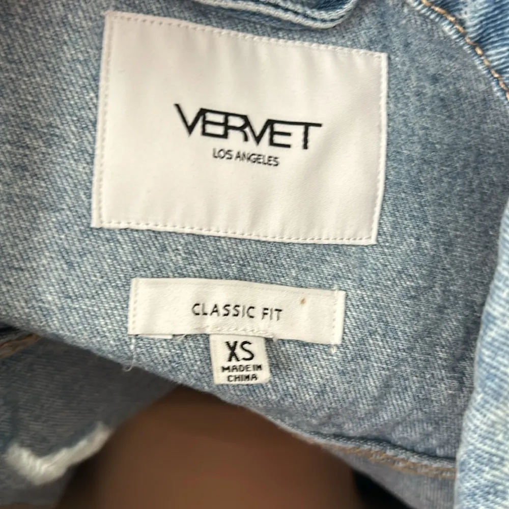 Vervet Plot Twist Classic Fit Distressed Denim Jacket - Image 8