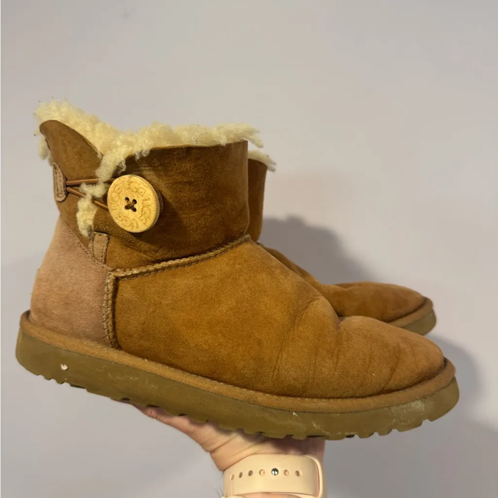 Brown Bailey Button‎ mini Ugg boots - Image 2
