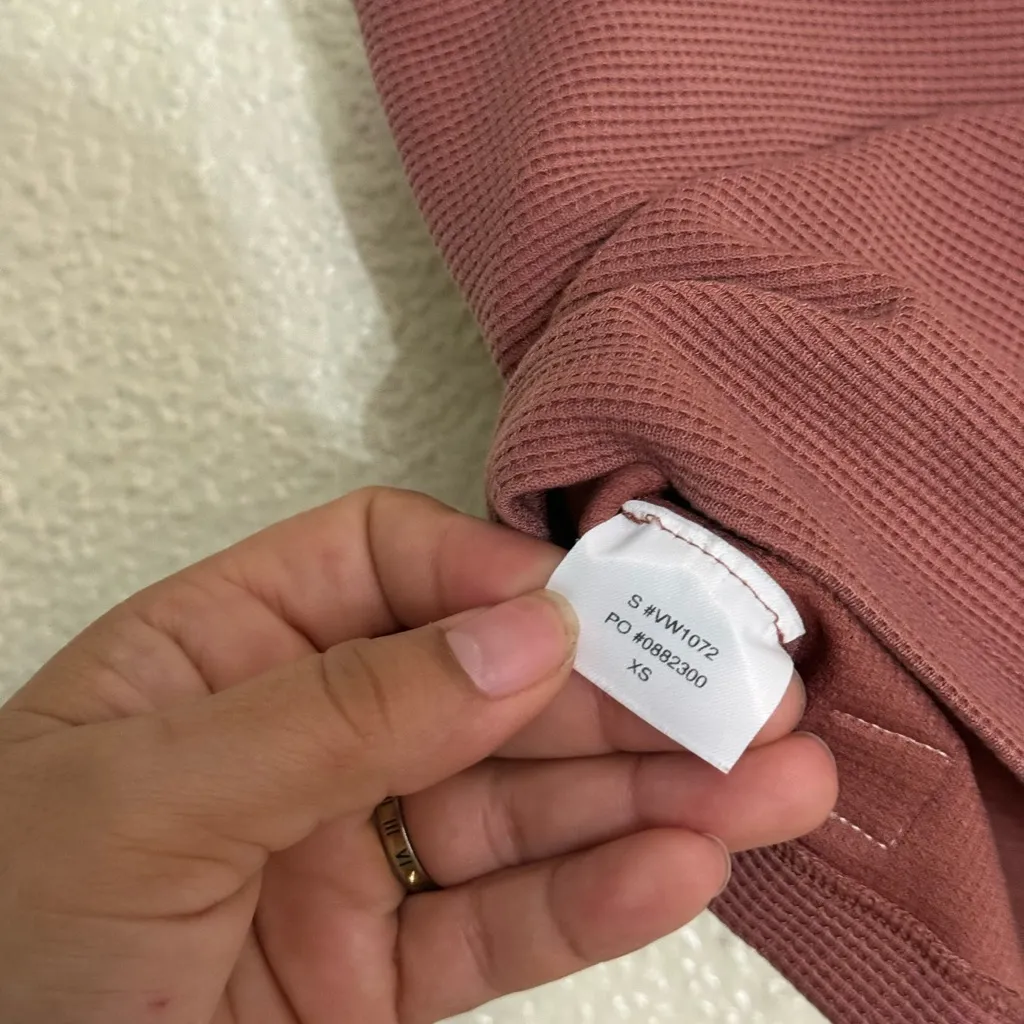 Vuori bayview thermal crop tank top in rosewood color size XS - Image 7