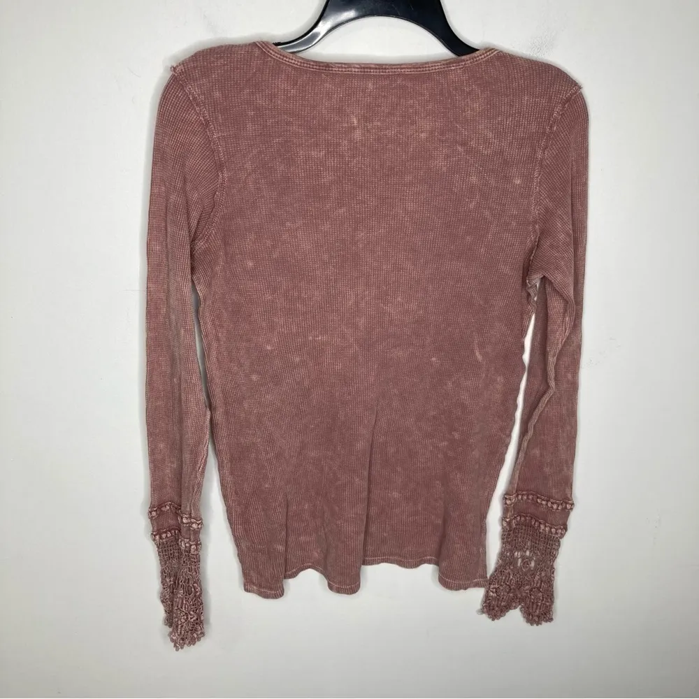 BKE acid wash waffle Knit top‎ size small - Image 9