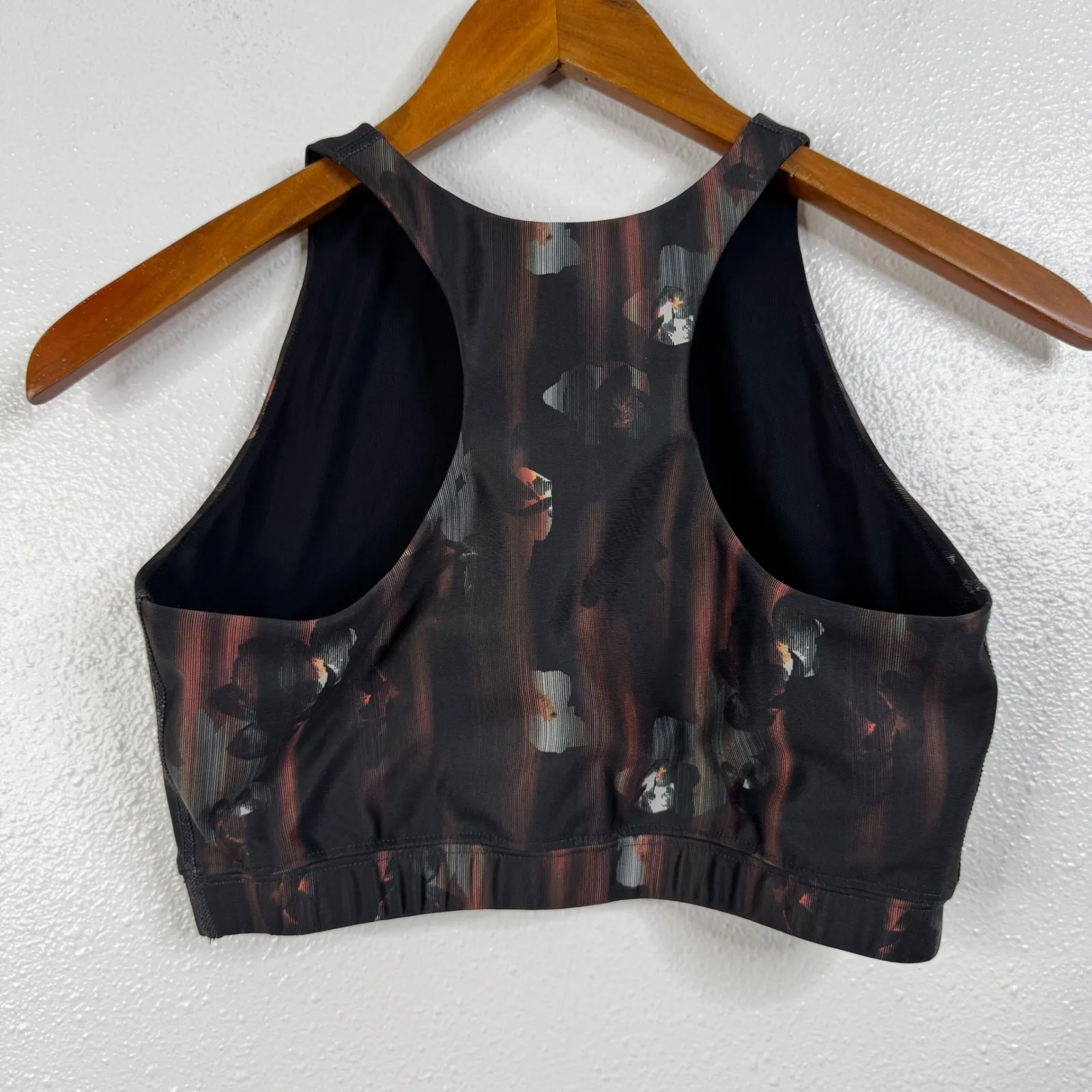 Peloton High Neck Sports Bra Size Medium - Image 2