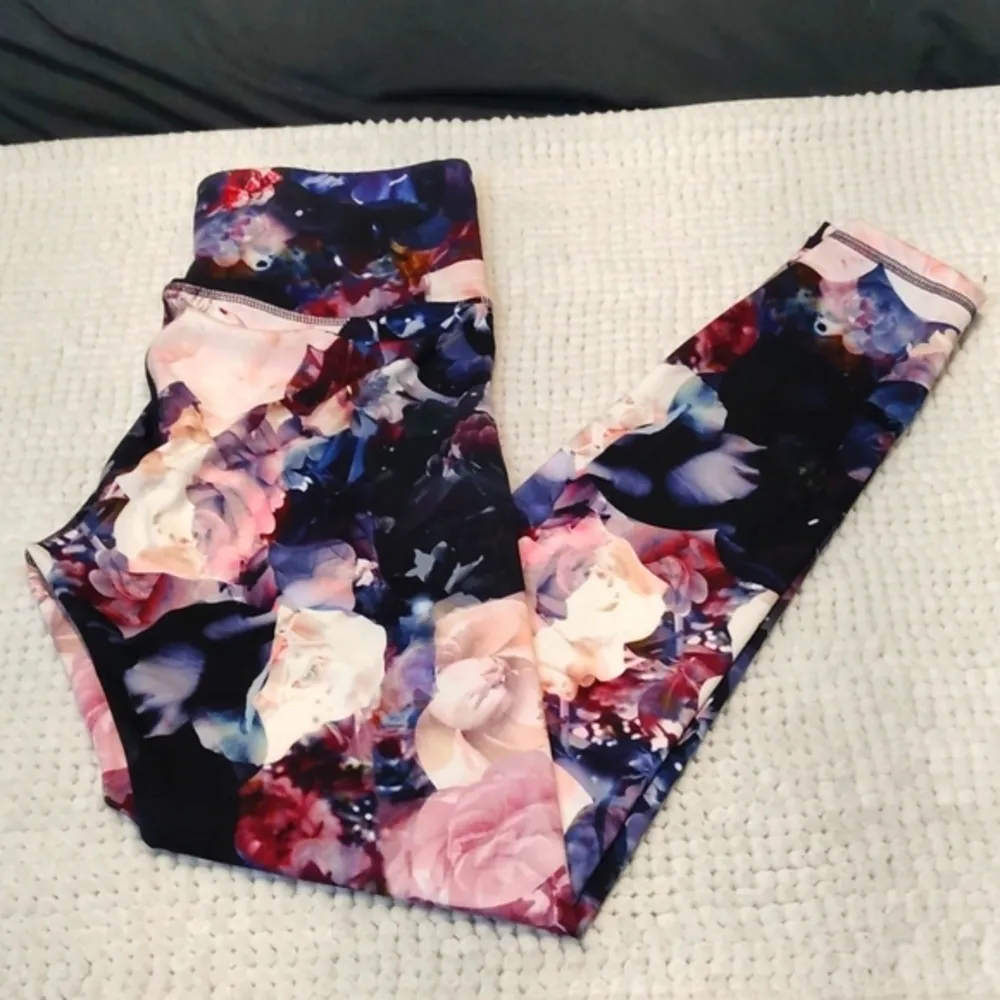 Old Navy Active Floral Purple Pink Wide Waist Band Leggings Size Med EUC #4237 - Image 4