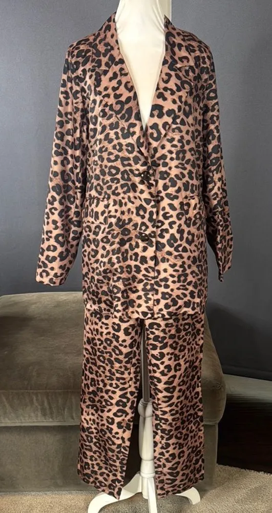 Women’s Lightweight Leopard Print 2 Piece Pant Suit Set Size M NEW Brown Size M - Image 1