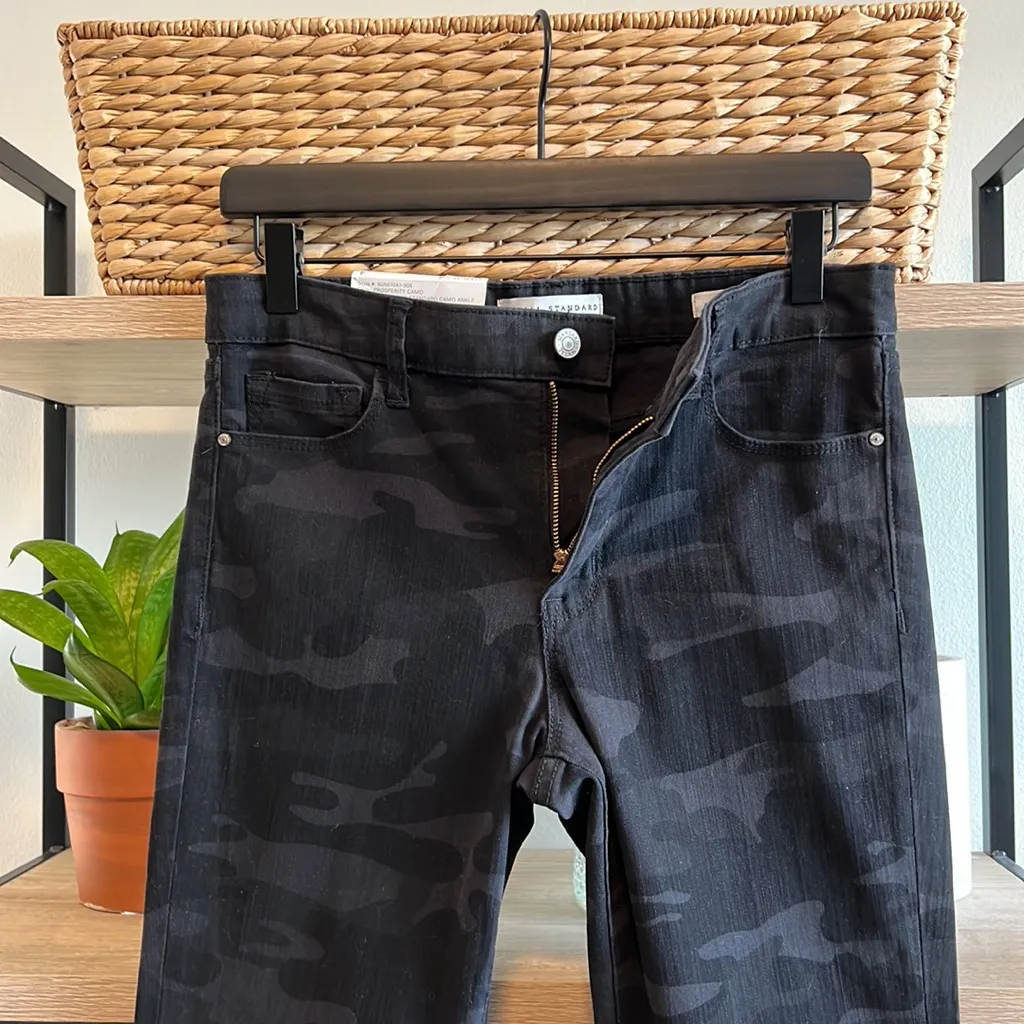 Sanctuary NWT  Mid-Rise Camo Skinny Ankle Jeans, 4 - Image 9
