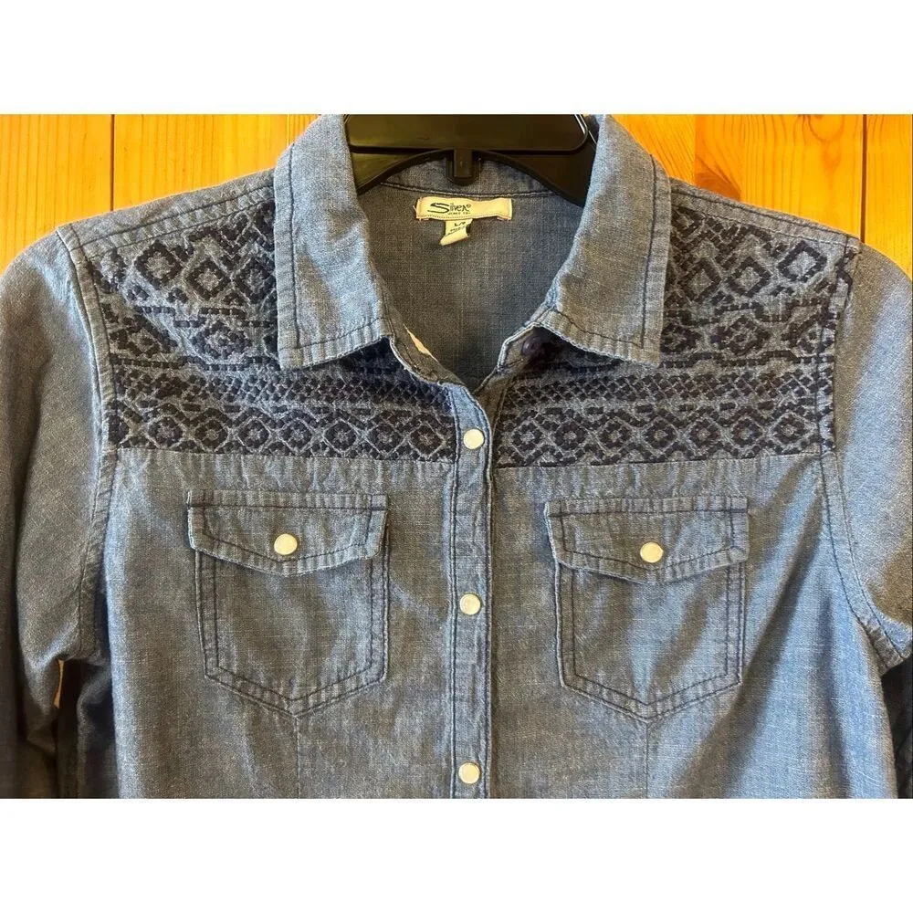 Silver Jeans Western Denim Shirt Medium Wash Pearl Snap Buttons Size Large (5649 - Image 2