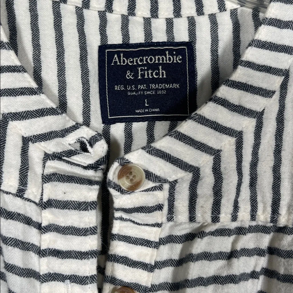 ABERCROMBIE & FITCH WOMENS GRAY WHITE STRIPED BUTTON DOWN TUNIC BLOUSE LARGE - Image 2