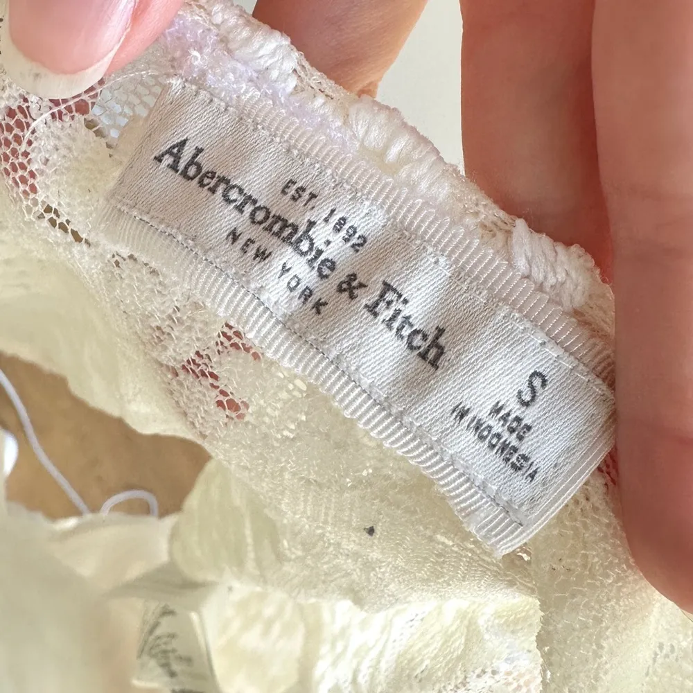 Abercrombie & Fitch Lace Long Sleeve Cropped Open Back Blouse, Size Small - Image 14