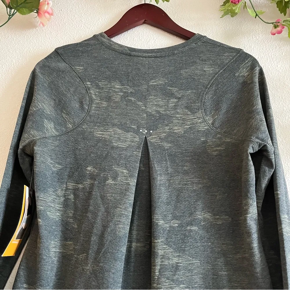 NWT Avia Performance Long Sleeve T-Shirt Women Green Camo Camouflage Sz Small - Image 8