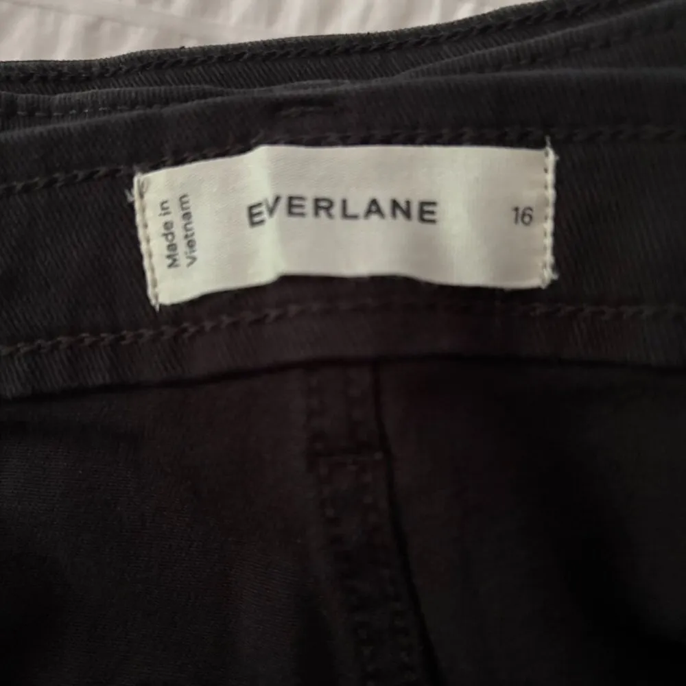 Everlane NWOT women's 16 black cotton twill minimalist shorts - Image 4