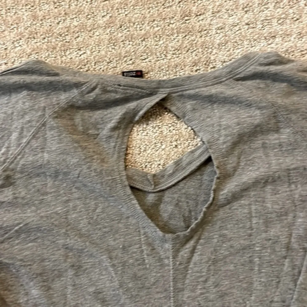 Zella Gray Long Sleeve Hi/Low Key Hole Back Top - Image 4