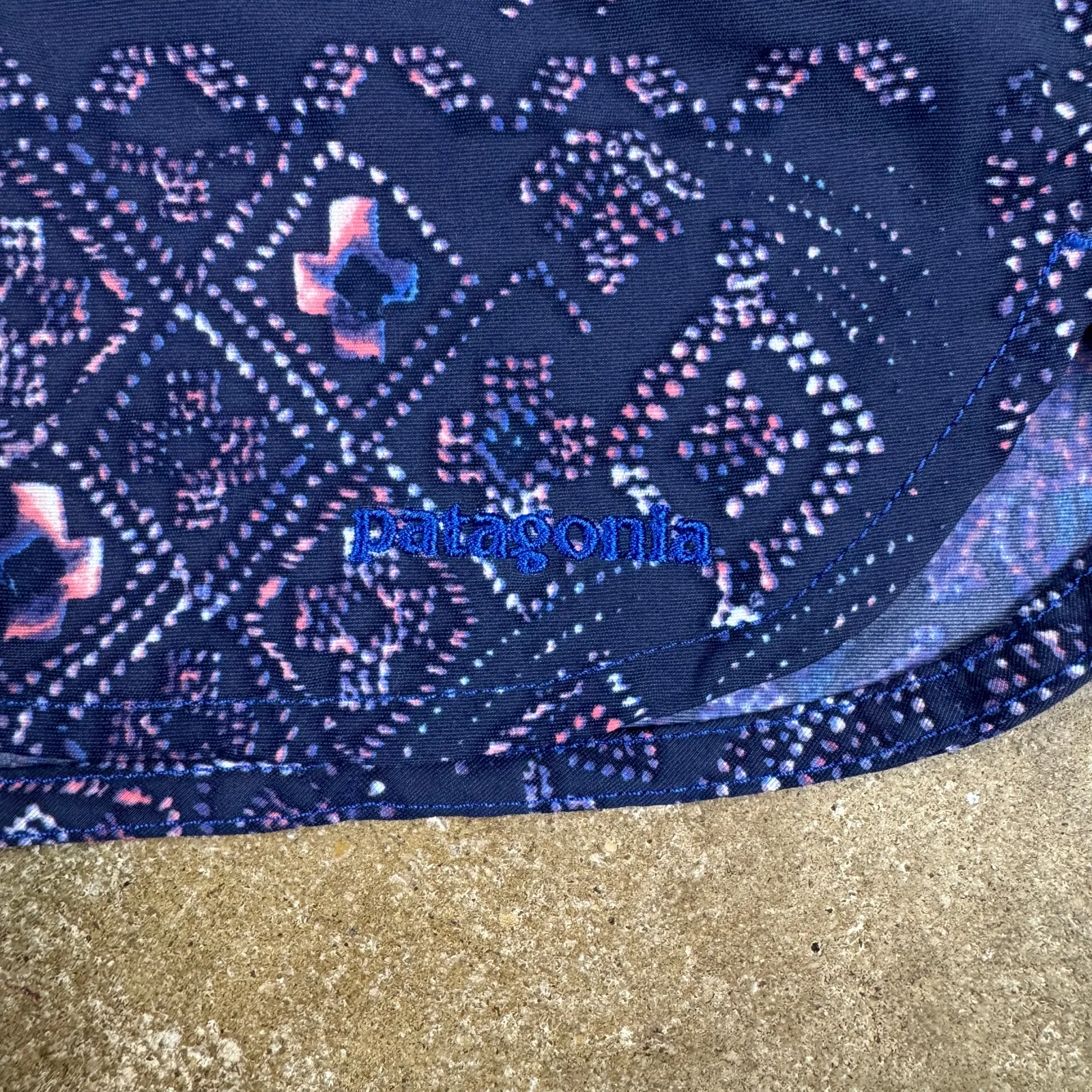 Patagonia‎ Wavefarer Swim Shorts Women’s Size 6 Blue Boho Print Boardshorts - Image 3