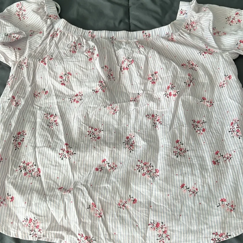 Vero Moda Floral Stripe Off Shoulder Blouse Size Medium - Image 8