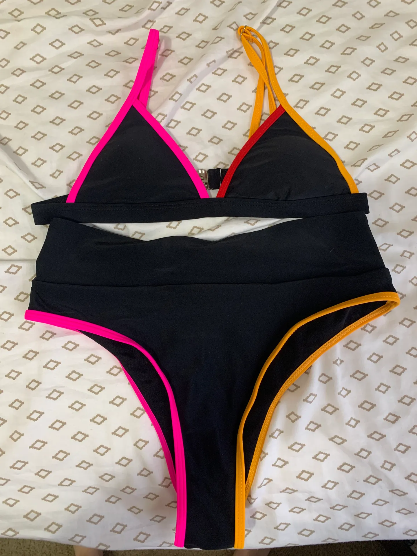 SheIn Contrast Binding Triangle Bikini Swimsuit - Image 3