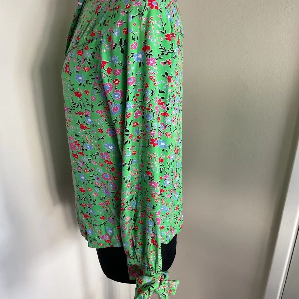 31. Levi’s Floral Green Long Sleeve Button Down Blouse Size Small - Image 8