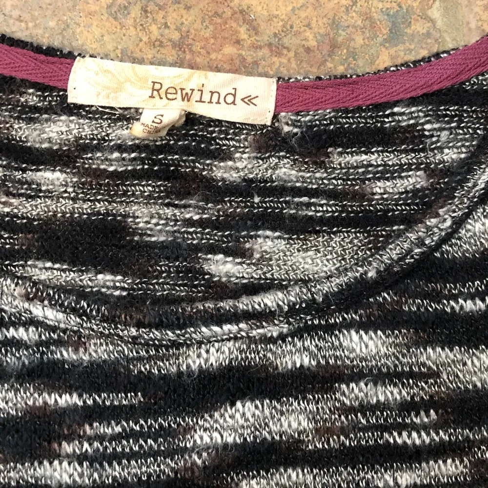 Small Rewind Sweater with Crocheted Bottom - Image 4