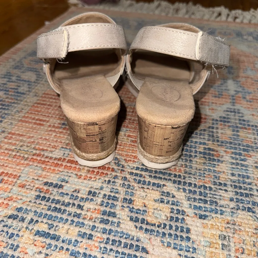 Abeo Taupe Sandals Size 8.5 - Image 3