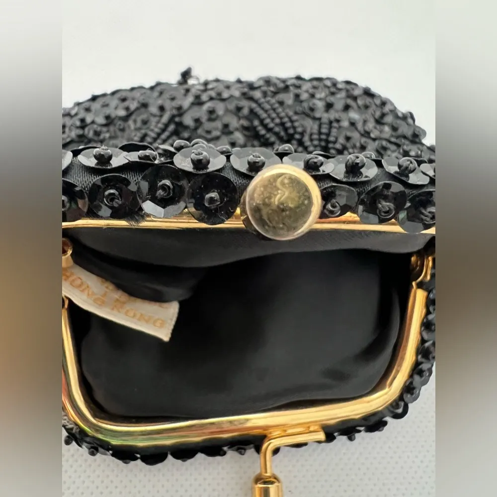 VINTAGE: Handmade kissy lock beaded coin purse. Black - Image 9