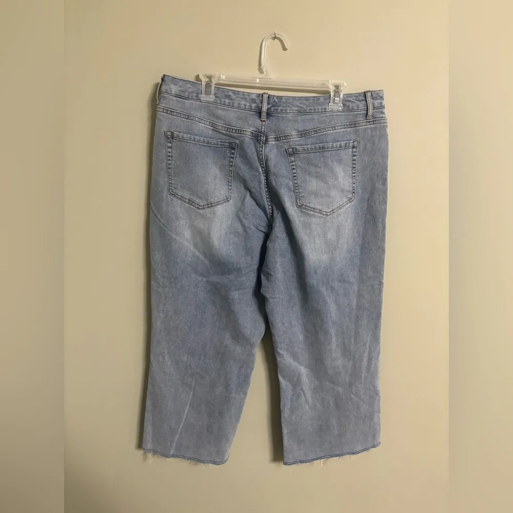 LOGO by Lori Goldstein Wide Leg Crop Jeans Button Fly Light Wash Size 14 High - Image 2