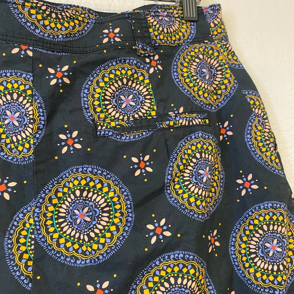 Anthropologie Abstract City Shorts Medallion Black Size 12 - Image 3